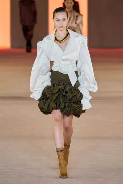 Look 48